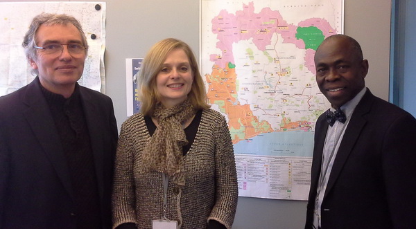 Rencontre au siège de l'AFD : de gauche à droite : Jacques Marchand (AFD), Geneviève Puiségur-Pouchin (Aprélia), Brahima Sangaré (MENET)